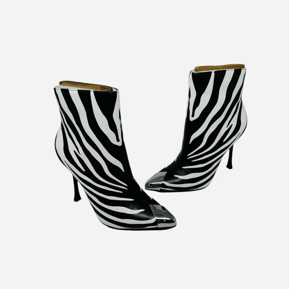 Rohese Pointed-Toe Booties in Zebra Smooth Size 5M NWT in BOX